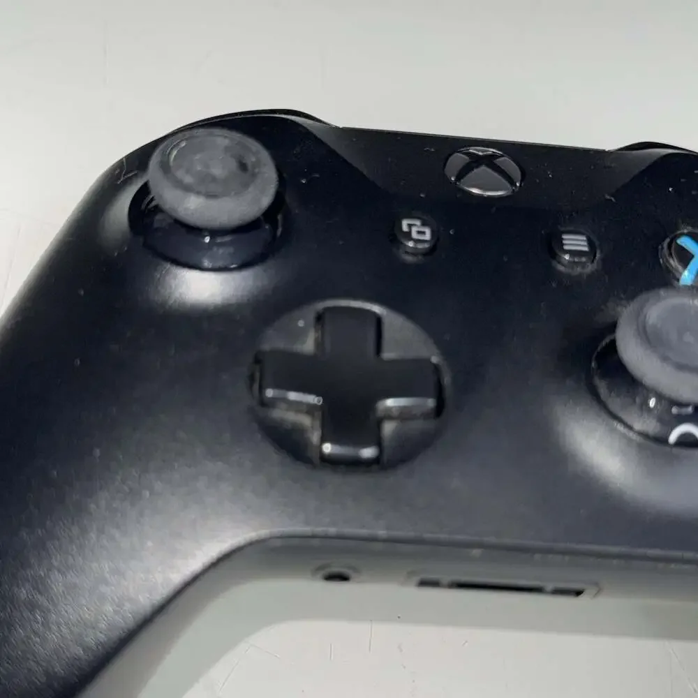 Genuine Microsoft Xbox One Wireless Controller 1708 Black Missing Cover